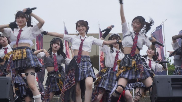 WHITE SCORPION、御宿で2度目の海開きイベント開催！新衣装で夏のスタート切る