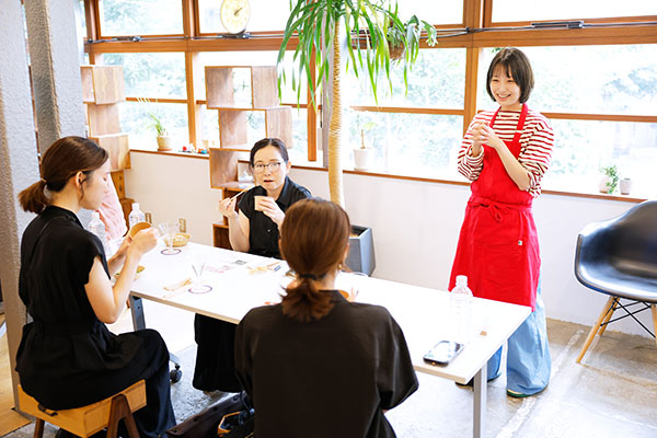 料理家・管理栄養士の長谷川あかりトークショーイベントを開催 「スパイスで楽しむ、夏の簡単すっきりおうちごはん」をテーマに調理実演 長谷川あかり「30歳を迎えることが本当に楽しみでした」