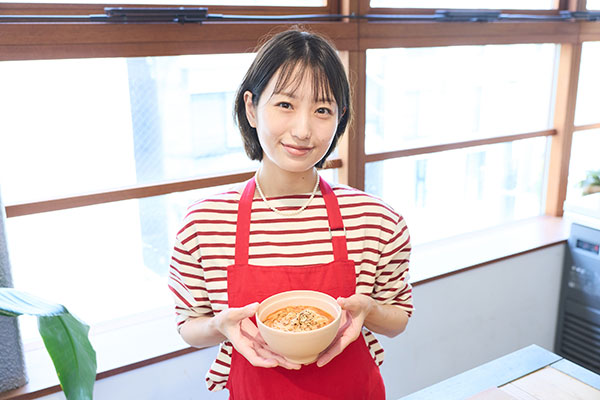 料理家・管理栄養士の長谷川あかりトークショーイベントを開催 「スパイスで楽しむ、夏の簡単すっきりおうちごはん」をテーマに調理実演 長谷川あかり「30歳を迎えることが本当に楽しみでした」