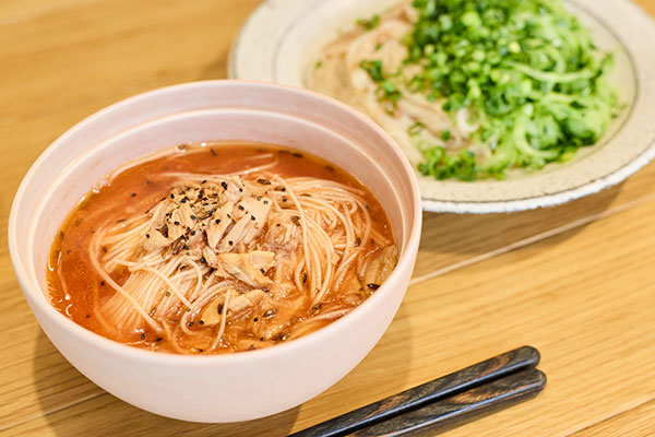 料理家・管理栄養士の長谷川あかりトークショーイベントを開催 「スパイスで楽しむ、夏の簡単すっきりおうちごはん」をテーマに調理実演 長谷川あかり「30歳を迎えることが本当に楽しみでした」