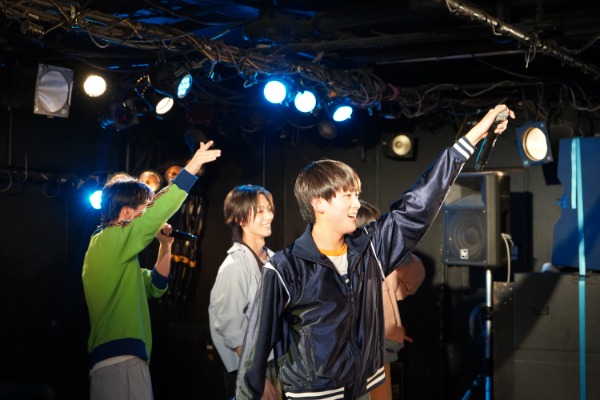 The Right Light、初ライブツアー「One Step」開幕！満員の観客と未来を照らす第一歩