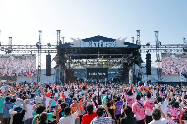 【ライブレポート】アンジュルム、夏フェスの追い風を味方に WING STAGEを祝祭空間へ＜LuckyFes’26＞