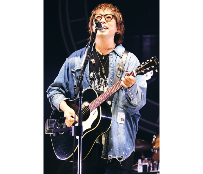 高橋優、デビュー15周年ツアー全31公演を完走！日本武道館で新曲「鐘の音が聴こえるか」初披露