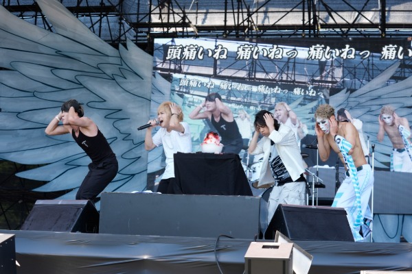 ゴールデンボンバー<LuckyFes’26>(※提供画像)