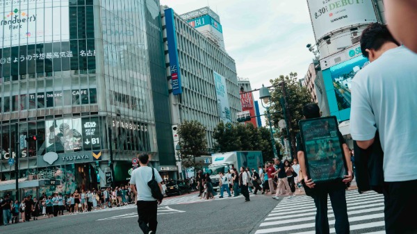 杉本琢弥、渋谷をジャック！ファンにも告知なしのゲリラライブで話題曲「男の本音」披露