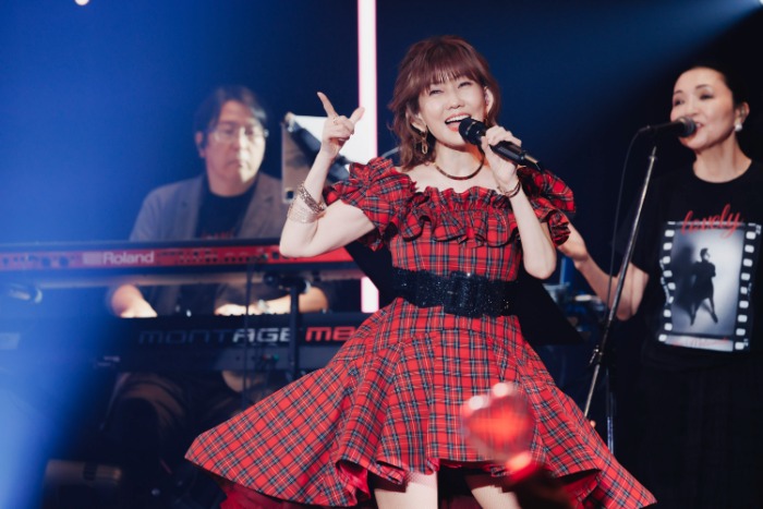 松本伊代、デビュー45周年記念ライブで700人を魅了！5年ぶりの新曲